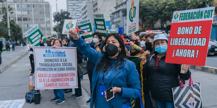 DIRECTORIO DE ESSALUD ACUERDA POR MAYORIA PAGO DEL BONO DE LIBERALIDAD A LOS TRABAJADORES RÉGIMEN 276 Y CAS