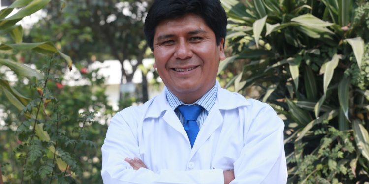 Mario Carhuapoma Presidente EsSalud