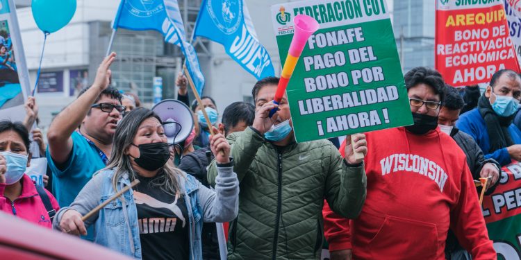 UNIDAD DE GREMIOS DE ESSALUD – PLANTÓN – ¡BONO DE LIBERALIDAD AHORA!