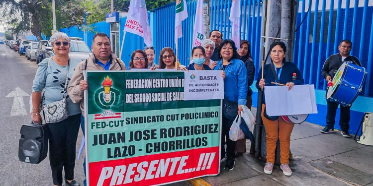 Trabajadores del Sindicato Cut Policlínico Juan Jose Rodríguez Lazo exigen cambio de director por abusos laborales.